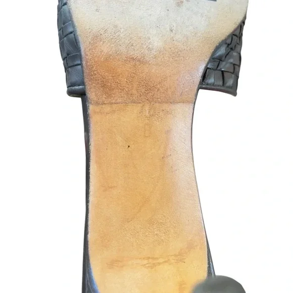 Cole Haan City Crafted in Italy Woven Black Leather 3 inch kitten heel - Picture 7 of 8